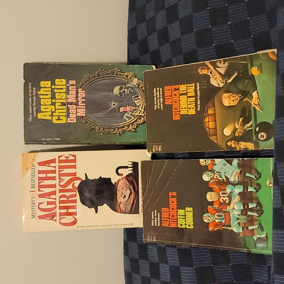 4 mysteries  Hitchcock and christie - Picture 1 of 11